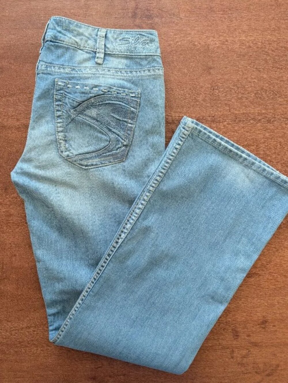 Silver Jeans Tuesday Low Rise Bootcut Embroidered Light Wash Size 10